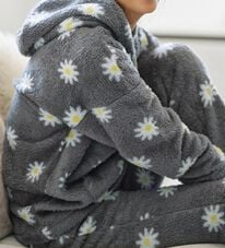 YU'NOW（ユナウ）の「ふんわりモコボアフリースパーカー＆パンツセット（パジャマ・ルームウェア）」