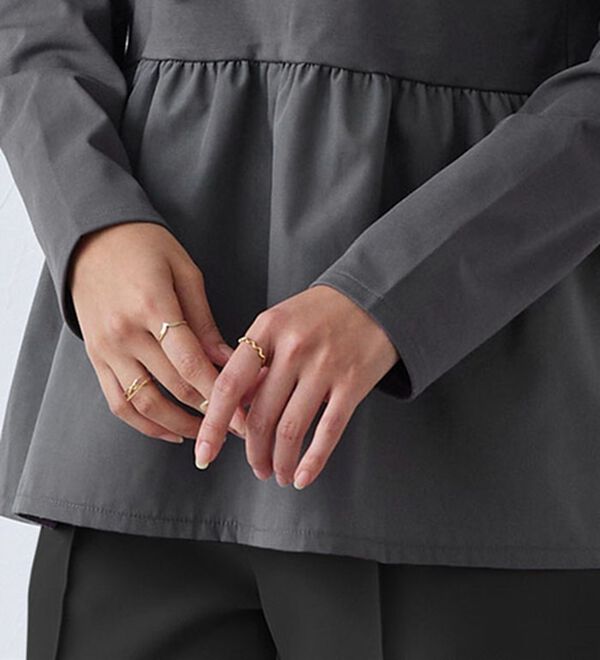 Pierrot（ピエロ）の「異素材ドッキングフリルギャザーペプラムカットソー（カットソー）」｜詳細画像