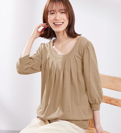 Viola e Viola（ヴィオラ エ ヴィオラ）の「【Ｍ～５Ｌ】綿１００％ふんわり胸元タックカットソー（カットソー）」