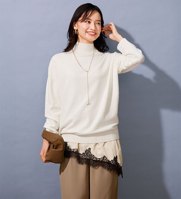 LAVIENNE（ラヴィエンヌ）の「アシンメトリーレース使いサテンキャミソール（肌着・インナーウェア）」｜詳細画像