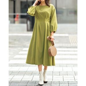 BELLUNA（ベルーナ）の「着心地らくらくウエストタック使いゆったりワンピース（その他ワンピース）」｜イエローグリーン