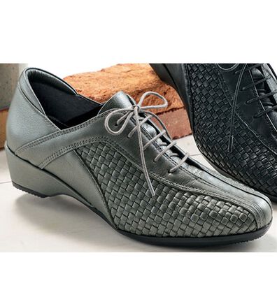 BELLUNA（ベルーナ）の「山羊革編み込みデザインシューズ（スニーカー）」