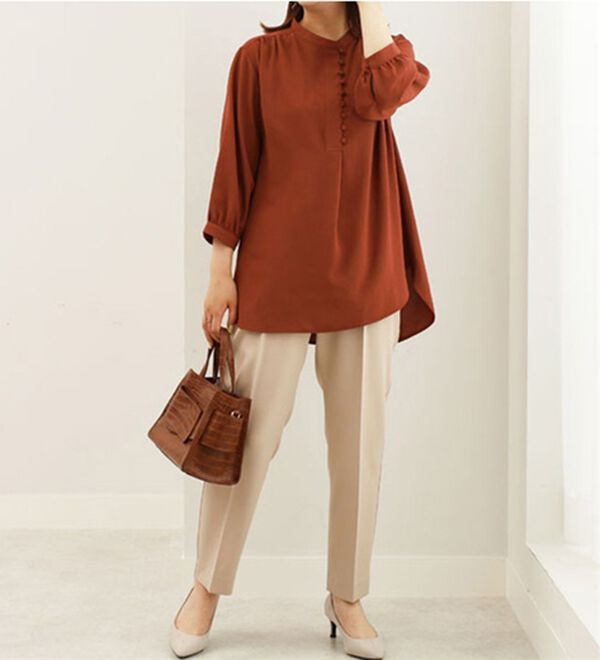 BELLUNA（ベルーナ）の「ビンテージ調くるみボタン使いチュニック（チュニック）」｜詳細画像