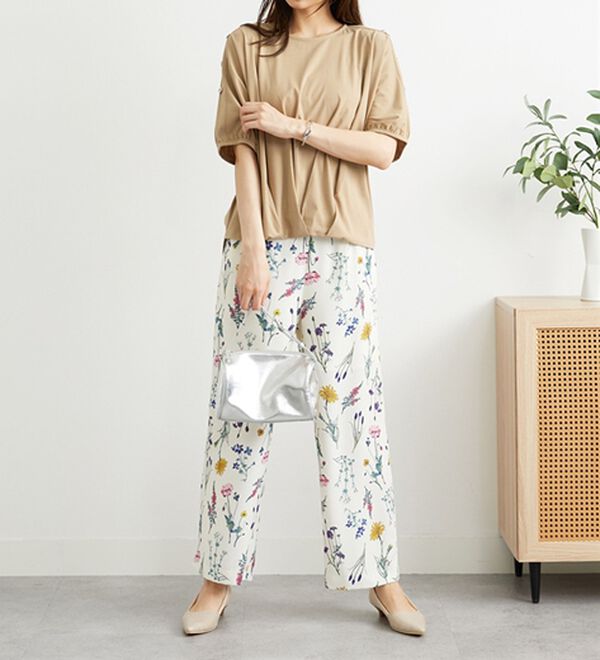 BELLUNA（ベルーナ）の「肩ボタンデザイン裾タックプルオーバー（カットソー）」｜詳細画像