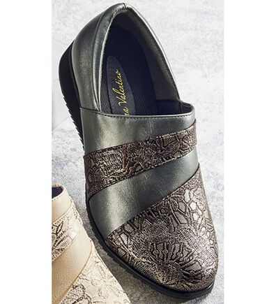 ルフラン（ルフラン）の「ほっそり見え！５Ｅ花柄型押しスリッポン（スリッポン）」