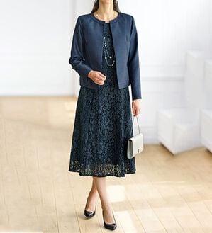 BELLUNA（ベルーナ）の「シャンタン素材ノーカラージャケットレースワンピースアンサンブル（ワンピースセットスーツ）」｜ネイビー