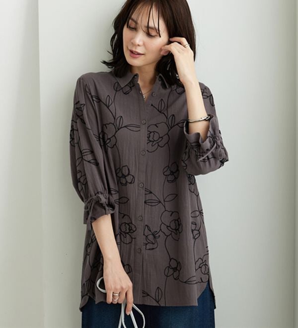 BELLUNA（ベルーナ）の「花柄刺しゅう袖リボンシャツチュニック（チュニック）」｜詳細画像