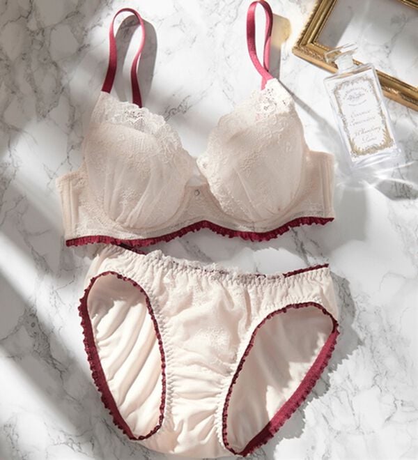 YU'NOW（ユナウ）の「ｔｏ　ｍｅｅブラ＆ショーツ（ブラジャー＆ショーツセット）」｜アイボリー配色レース