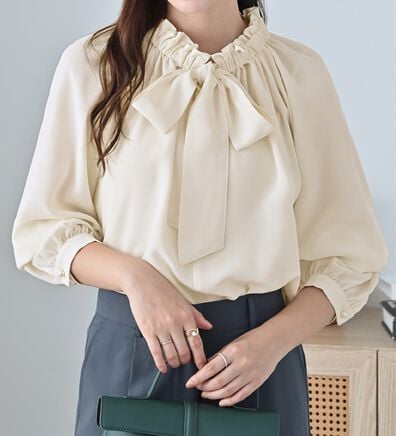 alotta（アロッタ）の「フリル衿ボウタイデザインブラウス（ブラウス）」