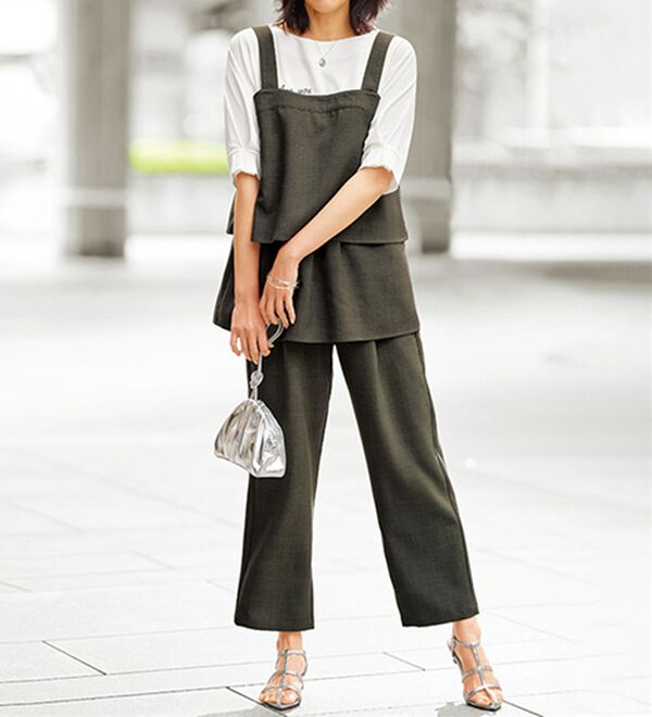 BELLUNA（ベルーナ）の「汗ジミ対策！袖タック使いロゴプルオーバー（カットソー）」｜詳細画像