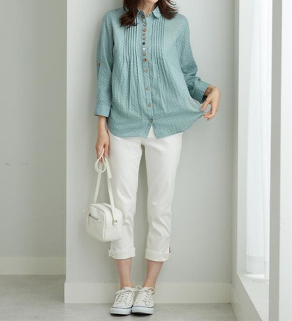 BELLUNA（ベルーナ）の「【綿100％素材】ダブルガーゼ素材丸衿多ボタンブラウス（ブラウス）」｜詳細画像