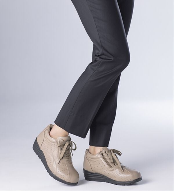 ルフラン（ルフラン）の「４Ｅお出かけ美脚ウォーキングシューズ（フラットシューズ）」｜詳細画像