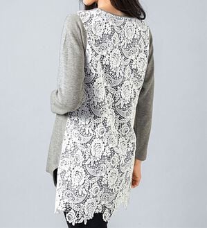 VINNO（ヴィノ）の「バックレースデザイン・なめらかニットチュニック（ニット・セーター）」｜ライトグレー