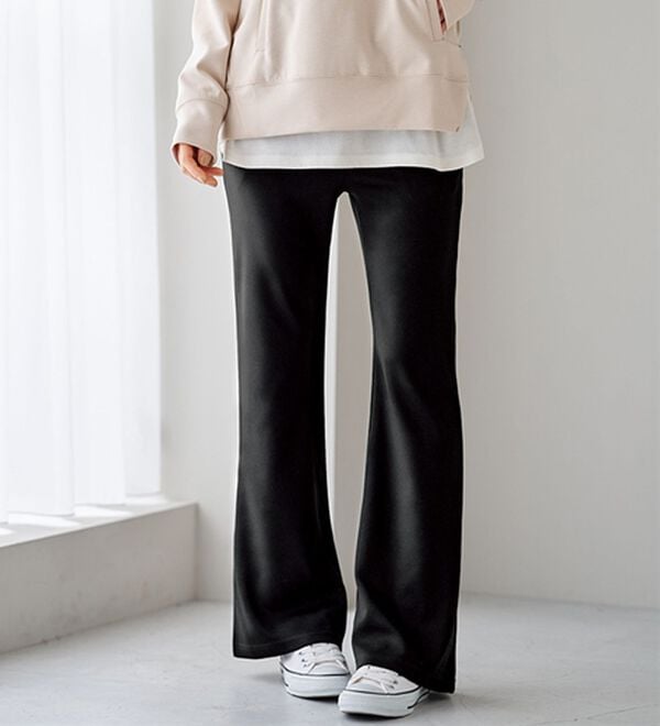 BELLUNA（ベルーナ）の「シュッと体型カバー！ジャストフィットフレアーパンツ（フルレングスパンツ）」｜黒