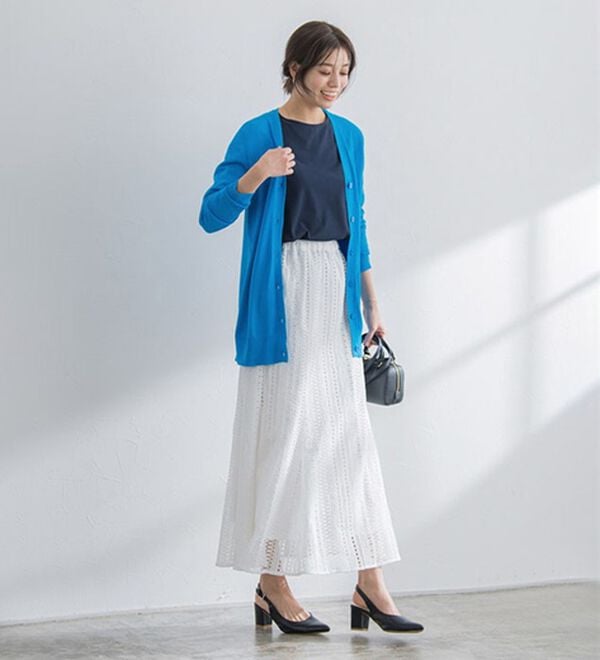 Pierrot（ピエロ）の「【洗濯機で洗える】丈・ネックが選べるシルクタッチニットカーディガン（ニットカーディガン）」｜詳細画像