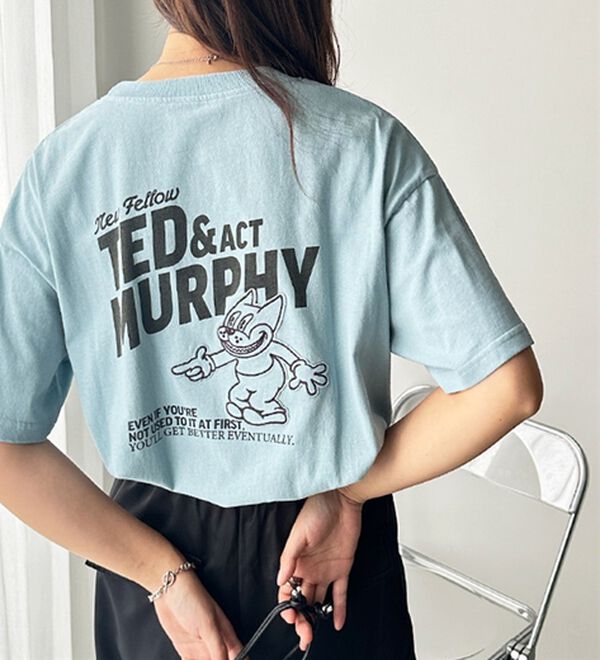 GeeRA（ジーラ）の「ヴィンテージ風猫プリントロゴＴシャツ（Tシャツ）」｜ブルー