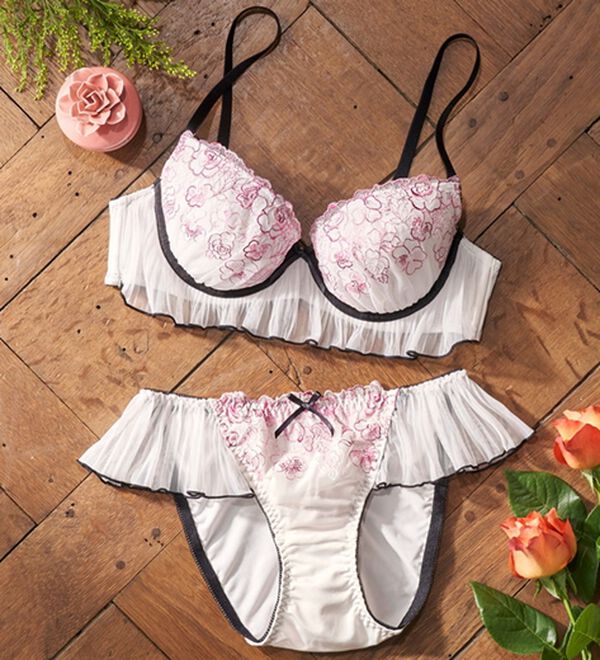YU'NOW（ユナウ）の「to meeブラ＆ショーツ（ブラジャー＆ショーツセット）」｜ホワイト／ピンクフローラル