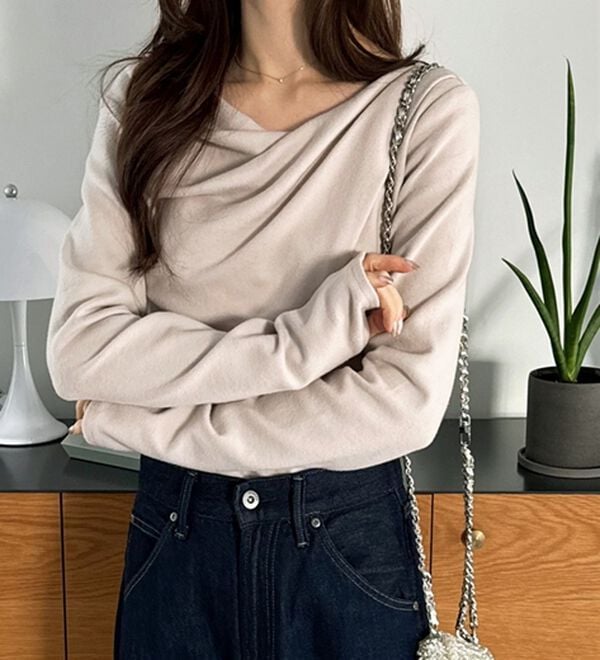 GeeRA（ジーラ）の「ドレープデザインカットソー（カットソー）」｜詳細画像