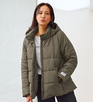 BELLUNA（ベルーナ）の「軽くてあったか！中わたショート丈アウター（ショートコート）」｜モカ