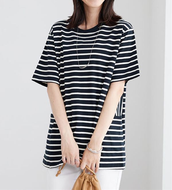 BELLUNA（ベルーナ）の「サイドポケット使いボーダー柄チュニック（チュニック）」｜ネイビー&times;オフ白