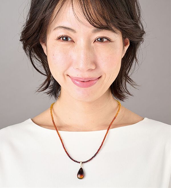 BELLUNA（ベルーナ）の「グラデーション琥珀ペンダント（ネックレス・ペンダント）」｜詳細画像