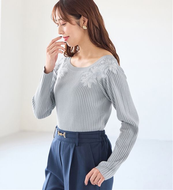 alotta（アロッタ）の「カシミヤタッチ肩刺しゅうニット（ニット・セーター）」｜詳細画像