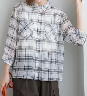 BELLUNA（ベルーナ）の「シフォン楊柳チェック柄プリントシャツ（シャツ）」｜オフ白系チェック