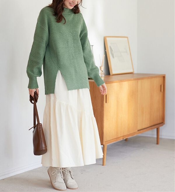 Viola e Viola（ヴィオラ エ ヴィオラ）の「【毛玉になりにくい・静電気防止】サイドスリットハイネックニット（ニット・セーター）」｜詳細画像