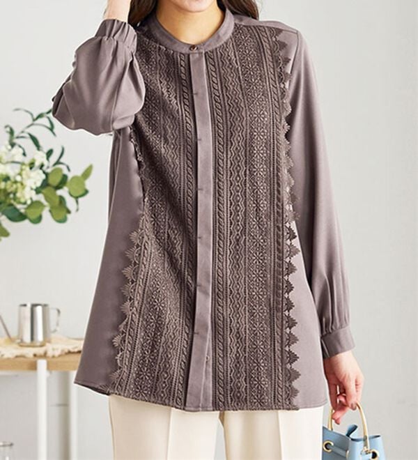 BELLUNA（ベルーナ）の「ケミカルレース上品シャツチュニック（チュニック）」｜モカ