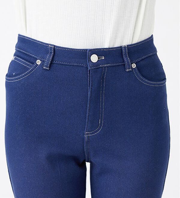 BELLUNA（ベルーナ）の「裏ベロアストレッチデニムパンツ（フルレングスパンツ）」｜詳細画像