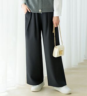 BELLUNA（ベルーナ）の「上品ツータックワイドパンツ（ワイドパンツ・ガウチョ）」｜ブラック