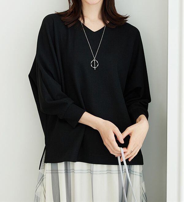 BELLUNA（ベルーナ）の「【2点セット】ネックレス付ラメ調ドルマンプルオーバー（カットソー）」｜詳細画像