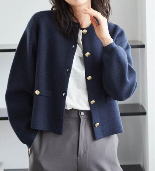 RANAN（ラナン）の「【4つの機能付き】洗える！ゴールド調ボタンニットカーディガン（ニットカーディガン）」｜詳細画像