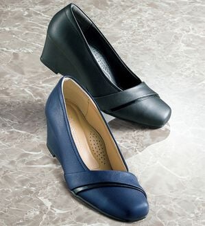 BELLUNA（ベルーナ）の「４Ｅ山羊革エナメルラインパンプス（パンプス）」｜詳細画像