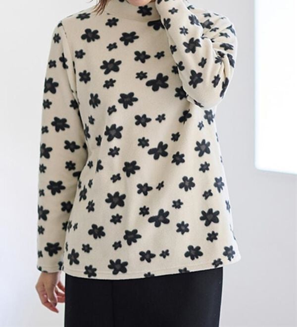 LAVIENNE（ラヴィエンヌ）の「薄手ストレッチフリースのプリントハイネック長袖（ニット・セーター）」｜詳細画像