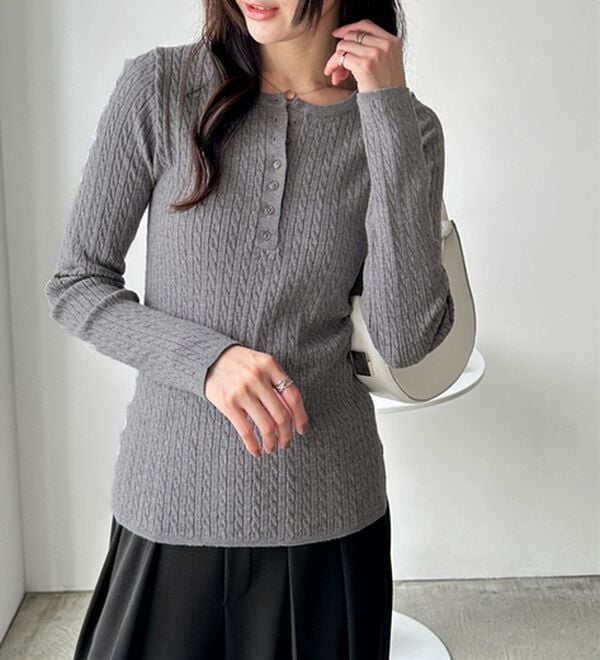 GeeRA（ジーラ）の「ミニケーブルヘンリーネックリブニット（ニット・セーター）」｜詳細画像