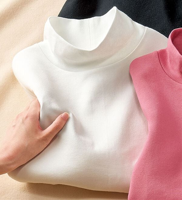 BELLUNA（ベルーナ）の「吸湿発熱ハイネックプルオーバー（カットソー）」｜オフ白