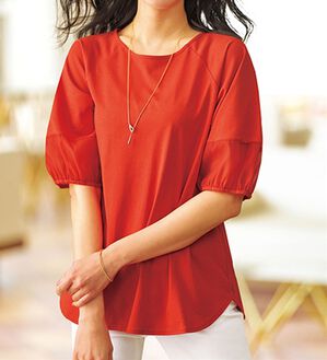 BELLUNA（ベルーナ）の「袖シアー切替デザインプルオーバー（カットソー）」｜レッドオレンジ