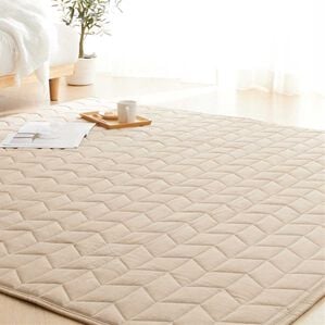 iellio（イエリオ）の「ふわふわ感触！はっ水ふっくらキルトラグ＜裏面滑り止め加工付・洗濯機で洗える・麻風・オールシーズン・おしゃれ＞（ラグ）」｜モカベージュ