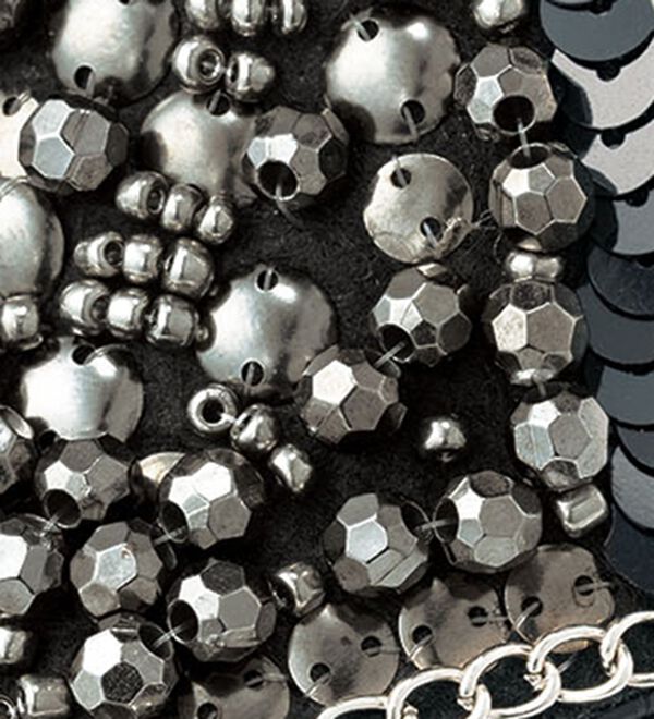 BELLUNA（ベルーナ）の「煌めくスパンコールビジューサンダル（サンダル・ミュール）」｜詳細画像