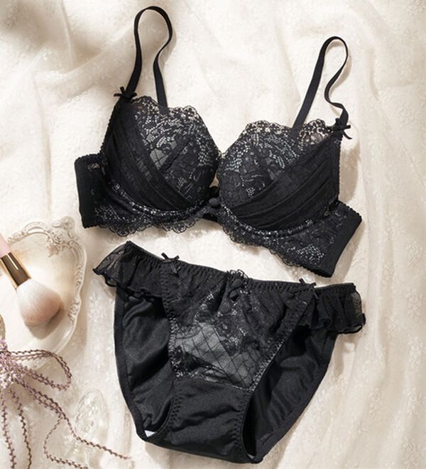 YU'NOW（ユナウ）の「まる胸メイクのちゅるんブラ＆ショーツ（ブラジャー＆ショーツセット）」｜ブラック