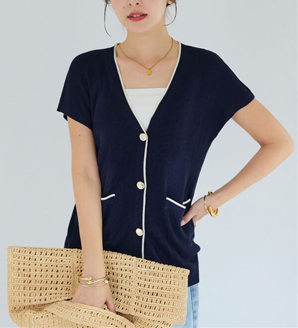 alotta（アロッタ）の「ライン使いゴールドボタン半袖カーデ（その他カーディガン）」｜詳細画像