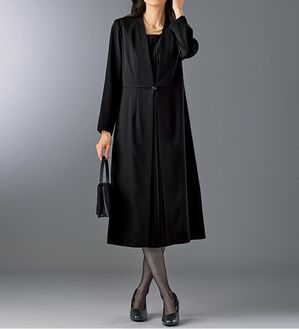 洗えるストレッチ！ロングジャケット重ね着風ワンピース - ベルーナ