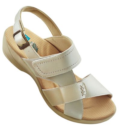 BELLUNA（ベルーナ）の「＜トパーズ＞クッション中敷サンダル（サンダル・ミュール）」