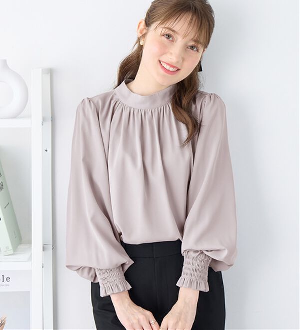 alotta（アロッタ）の「ボリューム袖上品とろみブラウス（ブラウス）」｜ライトグレー