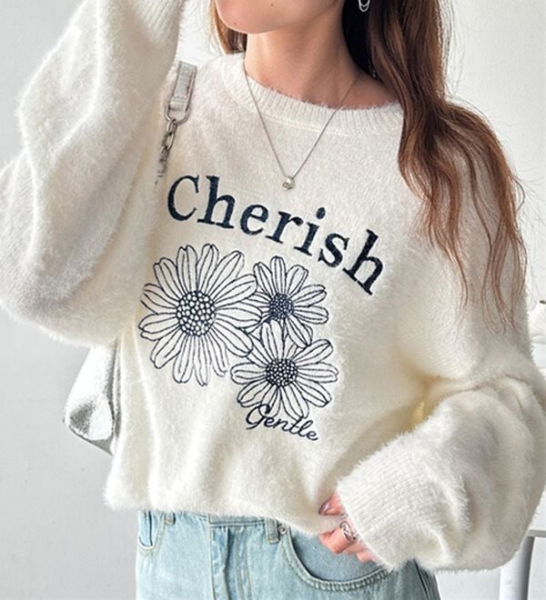 GeeRA（ジーラ）の「フラワー刺繍シャギーニット（ニット・セーター）」｜オフホワイト
