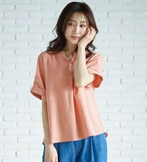 BELLUNA（ベルーナ）の「麻調合繊パール付タックデザインブラウス（ブラウス）」｜コーラル