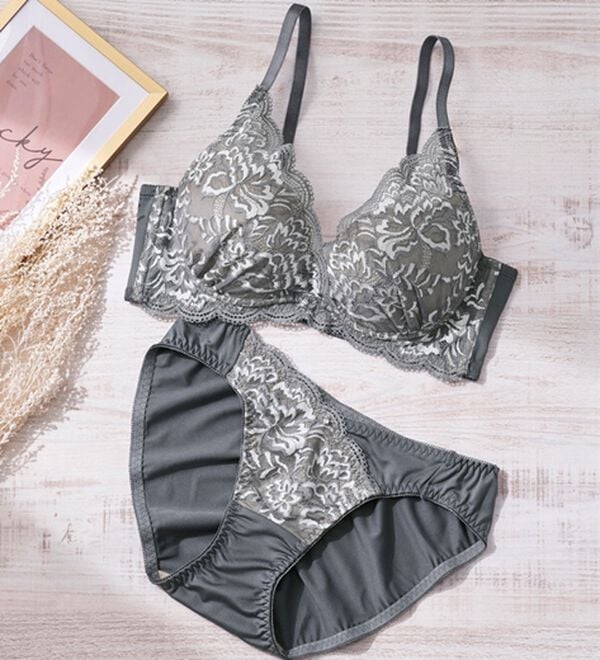 谷間メイクのもちぷるブラ＆ショーツ - ベルーナ【公式】