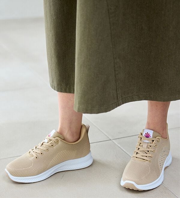 BELLUNA（ベルーナ）の「【チラシ掲載】手を使わずに履けるニットスニーカー（スニーカー）」｜詳細画像