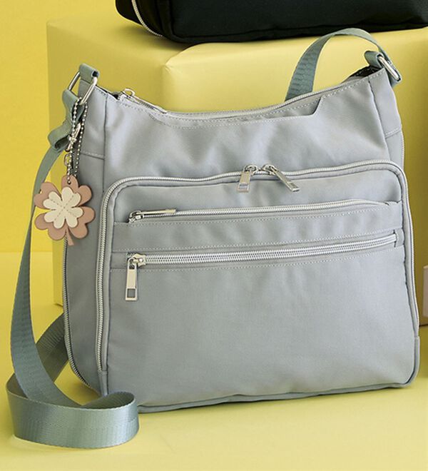 BELLUNA（ベルーナ）の「拡張機能付多収納ショルダー（ショルダーバッグ）」｜グレー